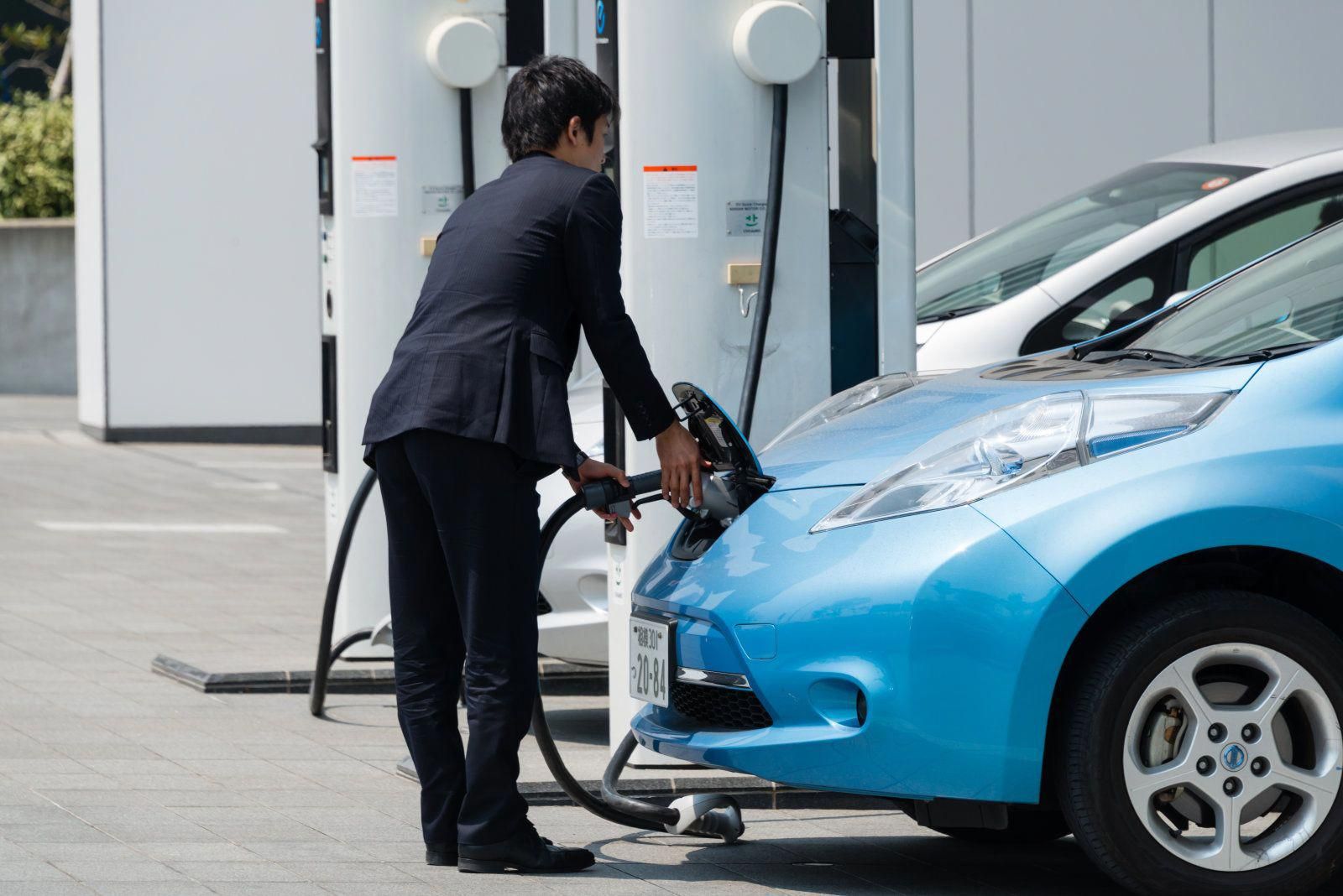 Why Aren’t Solar Panels Installed on Electric Cars to Generate